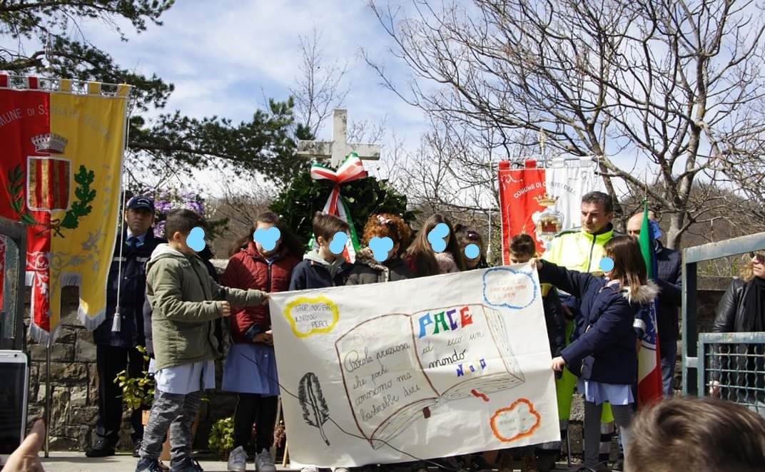 Bandiera della pace scuola primaria di Sant'Agata Feltria