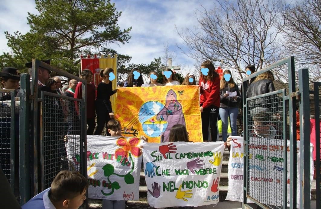 Bandiera della pace scuola secondaria di Pennabilli